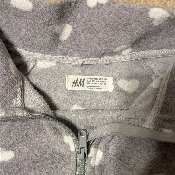 H&M Light Gray Fleece Girls Jacket with White Heart Pattern Size 8-10 - Picture 2 of 3